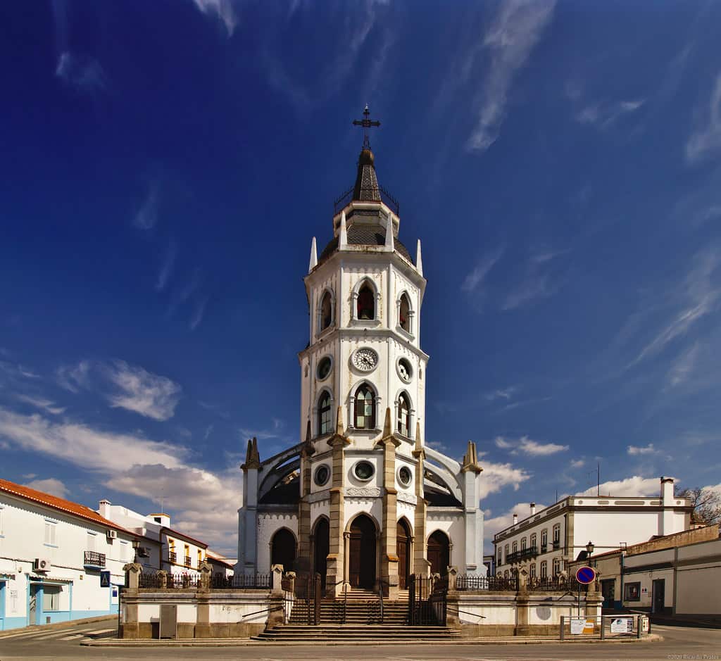 fachada da igreja matriz de reguengos de monsaraz - Alentejo