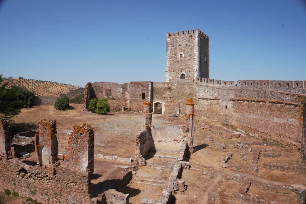 Ruinas do interior do castelo de Portel 