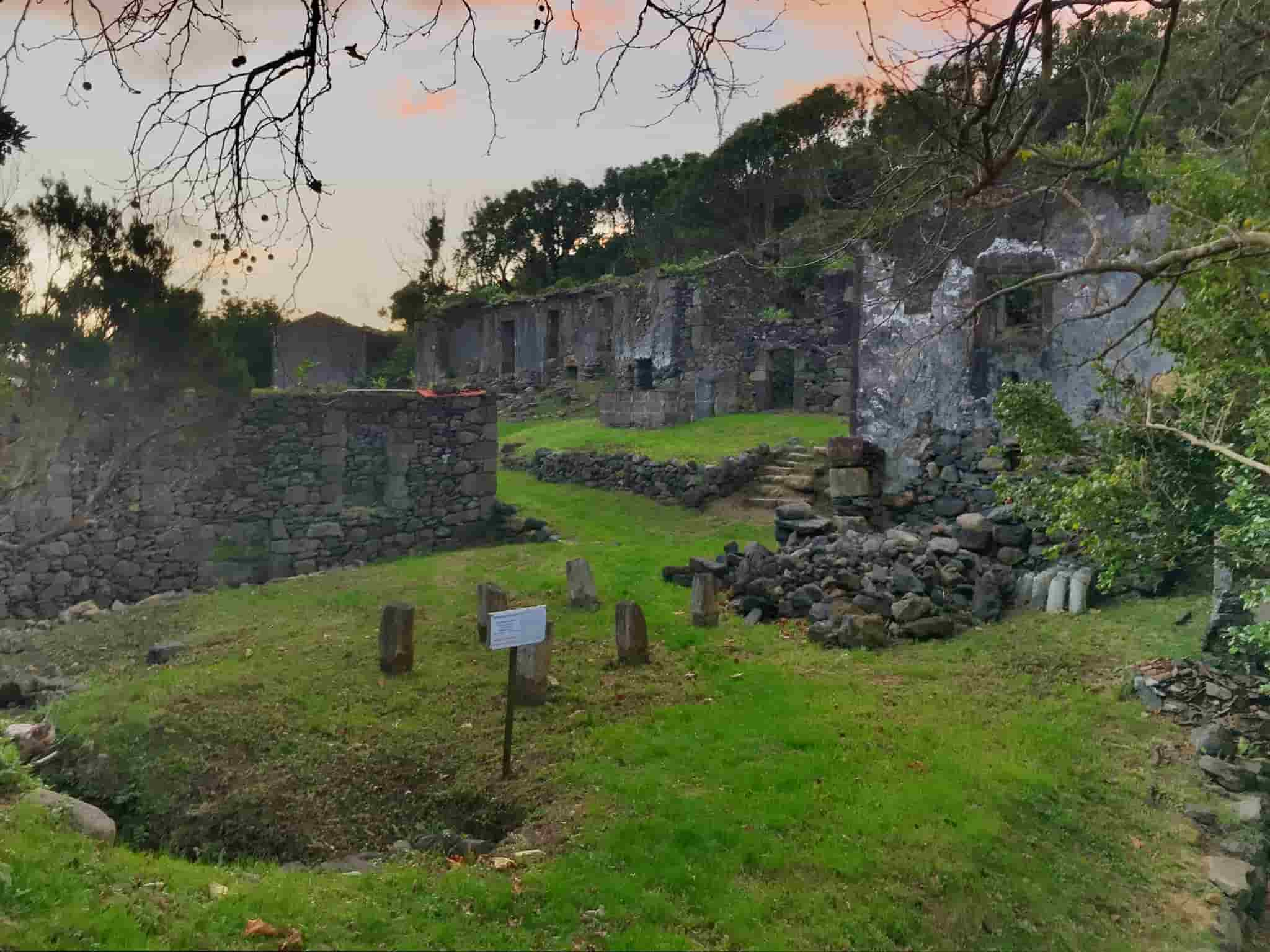 Casas em pedra abandonadas