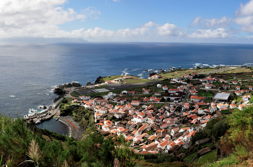 vista da vila do corvo - ilha do corvo