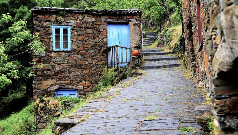 Escadas na Aldeia de Cerdeira