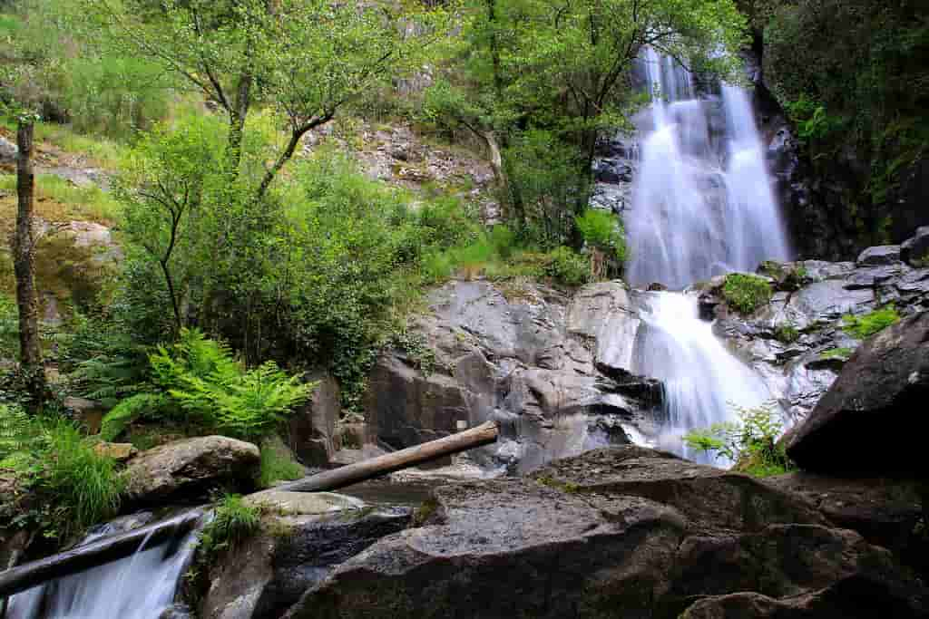 cascata da pedra ferida